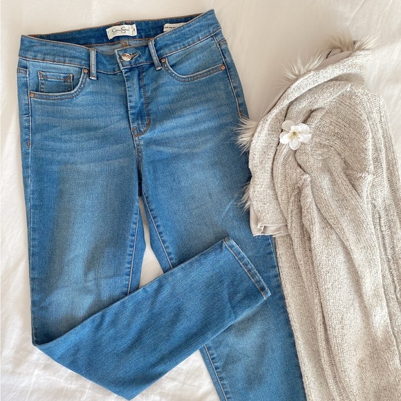 Jessica Simpson high rise forever rolled ankle jeans - Picture 2 of 14